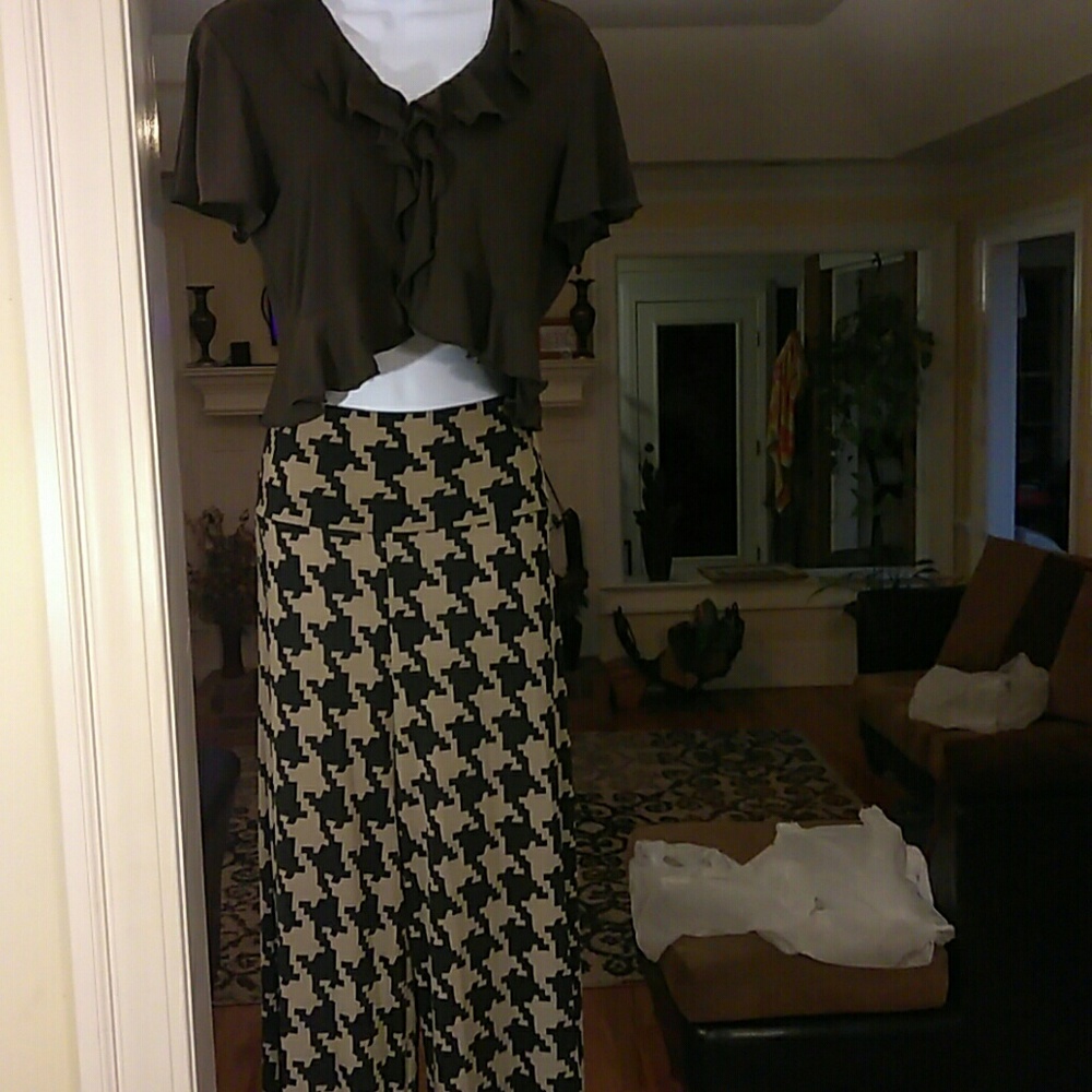 Pretty young things - Picture 2 of 6
